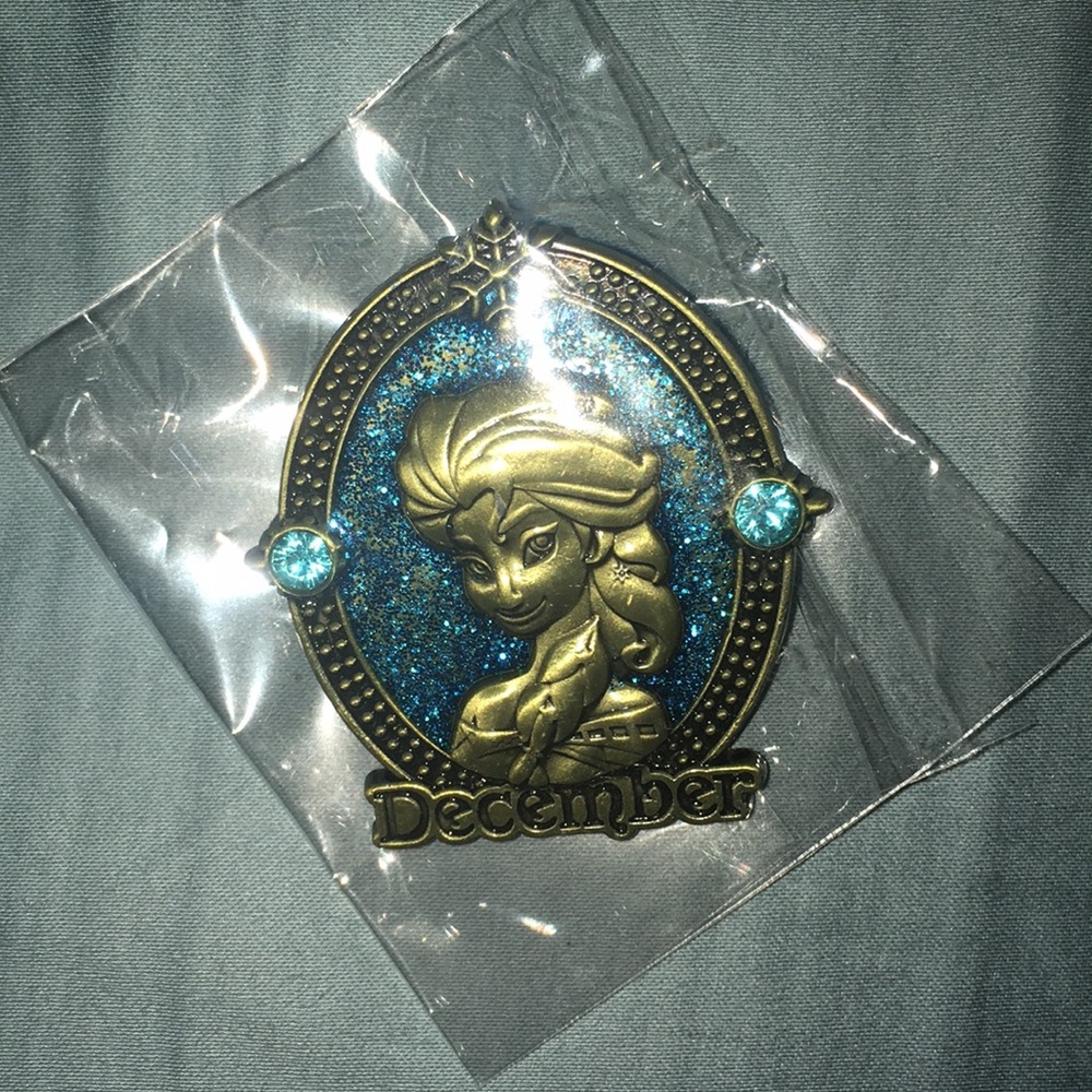 Brand New Disney Elsa Pin